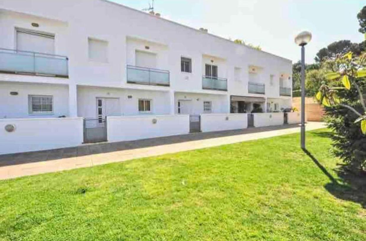 Wonderful Townhouse On Sa Boadella Beach Vakantiehuis *