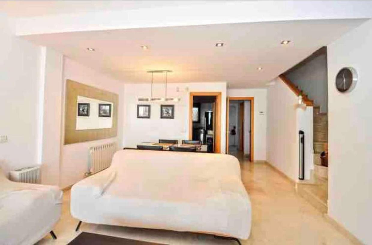 Wonderful Townhouse On Sa Boadella Beach Vakantiehuis Lloret de Mar